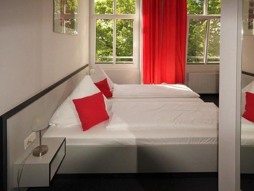 Hotel Zwischen Den Seen Waren  Exterior photo